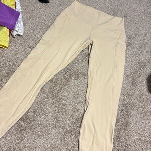Lululemon size 8 24 inseam leggings with pockets